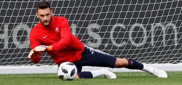 Tampil Buruk, Deschamps Bela Kiper Prancis