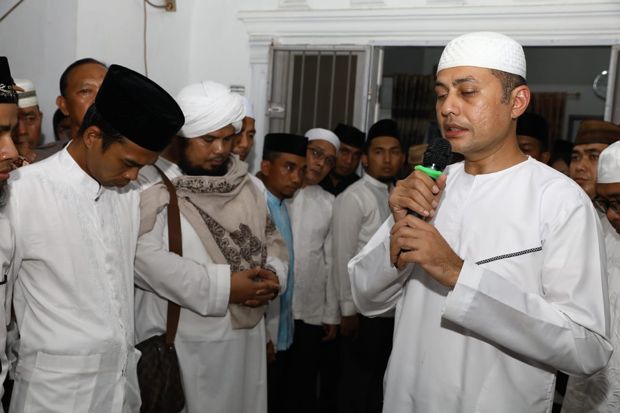 Pemakaman Jenazah Ibunda UAS Disaksikan Wagub Sumut dan Warga Asahan