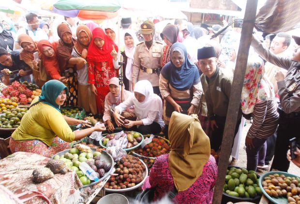 Khofifah Janji Jika Terpilih Lansia Jatim Bakal dapat PKH Plus