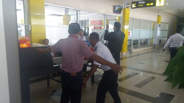 Roda Tertancap Paku, Pesawat Batik Air Delay 7 Jam di Bandara Manokwari