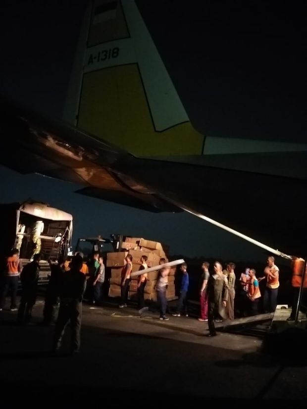 TNI Kirim 100 Tenda, 200 Kursi Roda dan 200 Kruk ke Lombok