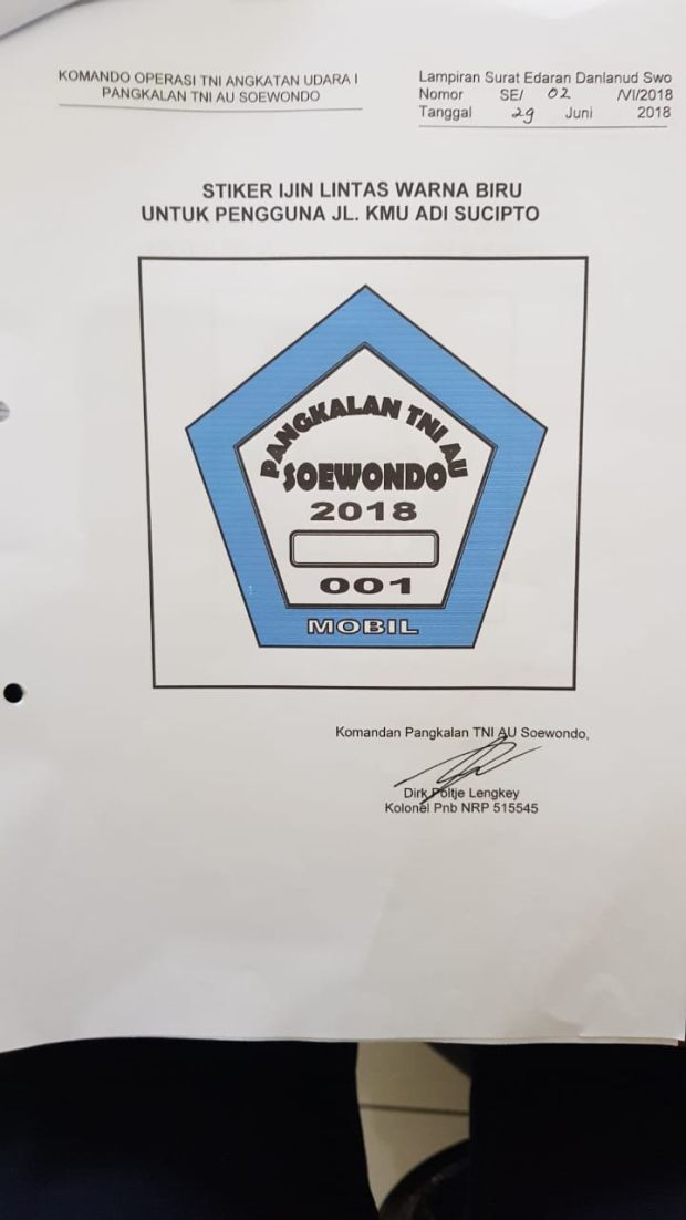 Melintas di Kawasan Lanud Soewondo, Pengendara Harus Beli Stiker Berbayar