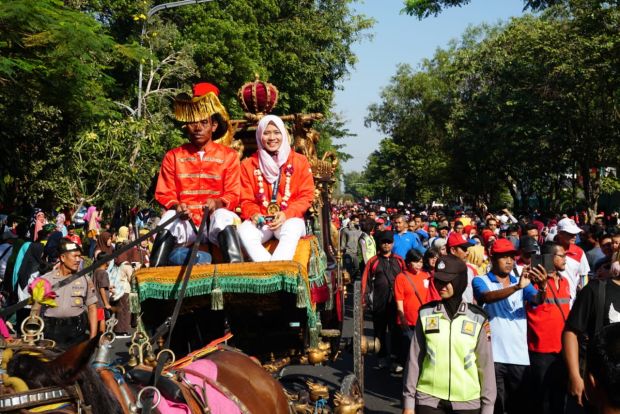 Peraih Emas Asian Games Disambut Bak Artis, Gubernur Jateng Justru Jalan Kaki