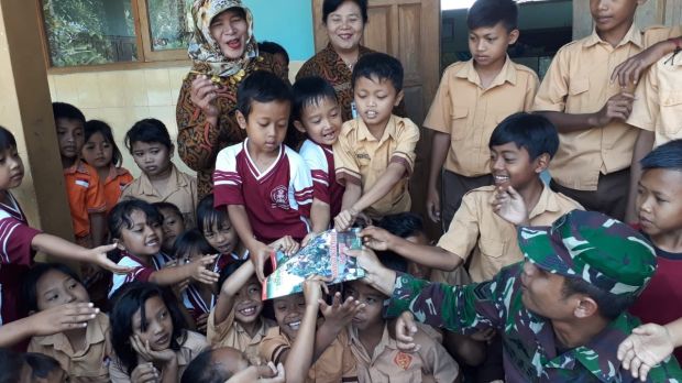Satgas TMMD Dorong Minat Baca Anak SDN 1 Sukorejo