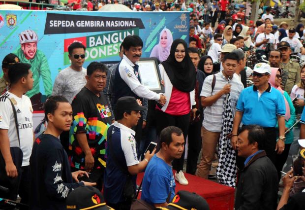 Olahraga Tradisional Kolongan Ramaikan Sepeda Nusantara di Kendal