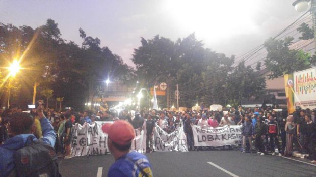 Geruduk Polrestabes Bandung, Ratusan Bobotoh Kuasai Jalan Merdeka
