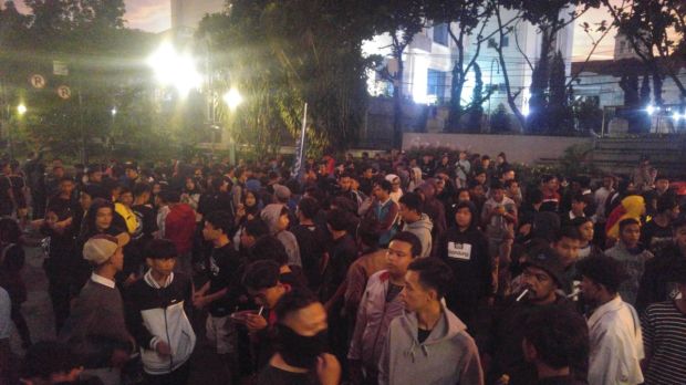 Geruduk Polrestabes Bandung, Ratusan Bobotoh Kuasai Jalan Merdeka