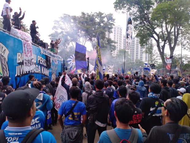 Kecam PSSI, Ribuan Bobotoh Turun ke Jalan Tuntut Keadilan