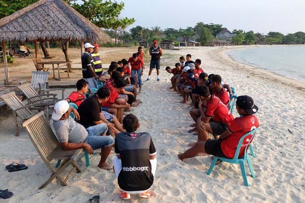 Acara team building Persijap Jepara di Pantai Bandengan, Jepara, Senin (22/5/2017). (Foto-Persijap Jepara) Acara team building Persijap Jepara di Pantai Bandengan, Jepara, Senin (22/5/2017). (Foto-Persijap Jepara)