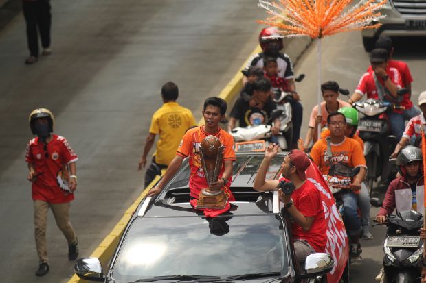 Persija-Jakmania Bangga Arak Tiga Trofi Juara