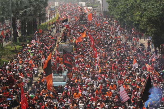 Persija-Jakmania Bangga Arak Tiga Trofi Juara