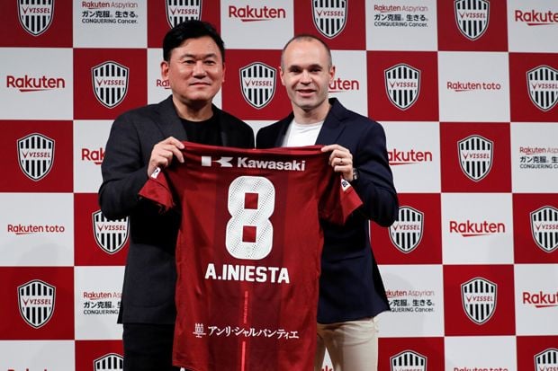 Diperkenalkan Vissel Kobe, Iniesta Penuh Senyum