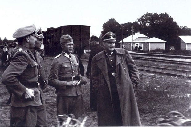 Orang-orang yang Lolos dari Pembantaian Holocaust
