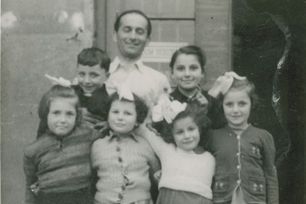 Orang-orang yang Lolos dari Pembantaian Holocaust