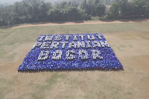 Mahasiswa Baru IPB Pecahkan Rekor 3D Formasi Tingkat Dunia