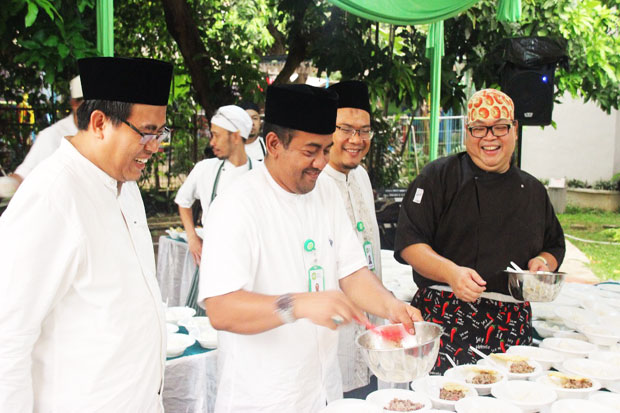 When 300 Street Sweeper Enjoying Nasi Uduk Kambing