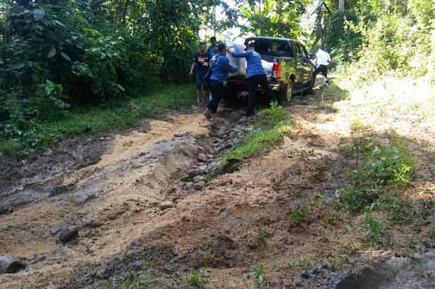 Gelar Baksos di Dusun Pau, Kejari Labuan Bajo Lewati Jalur 