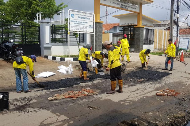 Jalan Rusak, Pengendara Motor Tewas di Jalan Daan Mogot