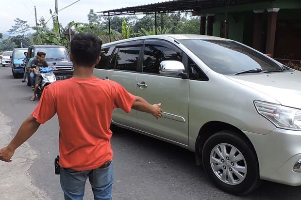 Liburan, Arus Lalin di Jalur Puncak Bandungan Merayap Panjang