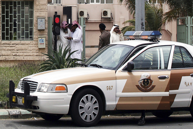 Saudi Security Forces Attacked at Jeddah Royal Palace Gate