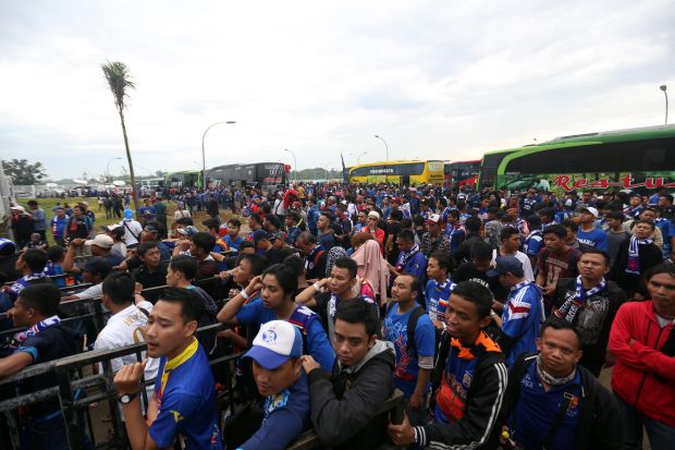 Begini Ekspresi Aremania Beri Dukungan di Pakansari