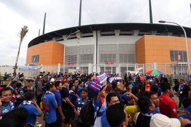 Begini Ekspresi Aremania Beri Dukungan di Pakansari