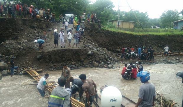 2 Jembatan Putus di Sikka Dihantam Banjir, Jalur Pantura Flores Lumpuh