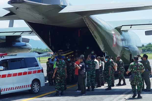Keluarga Histeris, Jenazah Atlet Paralayang Korban Gempa Palu Tiba di Manado
