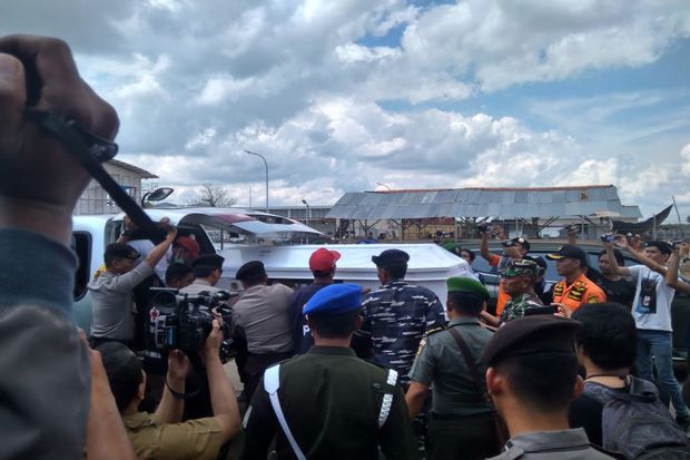 Disambut Haru, Jenazah Pertama Korban Lion Air Tiba di Pangkalpinang