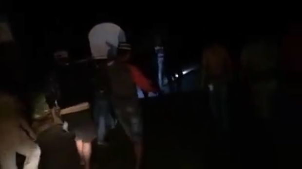 Ditolak Pakai Ambulans, Jenazah Nenek Dipikul Bergantian Sejauh 13 Km