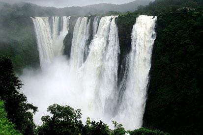 Pesona 10 Air Terjun Terbesar di Dunia