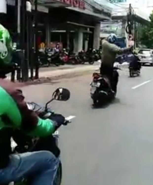 Mantan Pebalap yang Joget di Atas Motor Diamankan Polisi