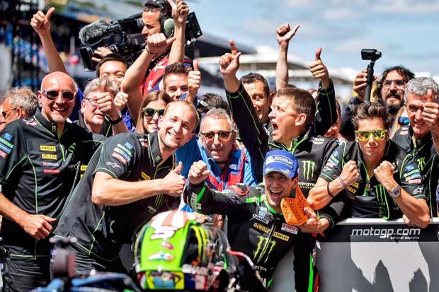Johann Zarco (5-Yamaha Tech 3) usai lomba MotoGP Prancis 2017 di sirkuit Le Mans. (Foto-Tech 3) 2
