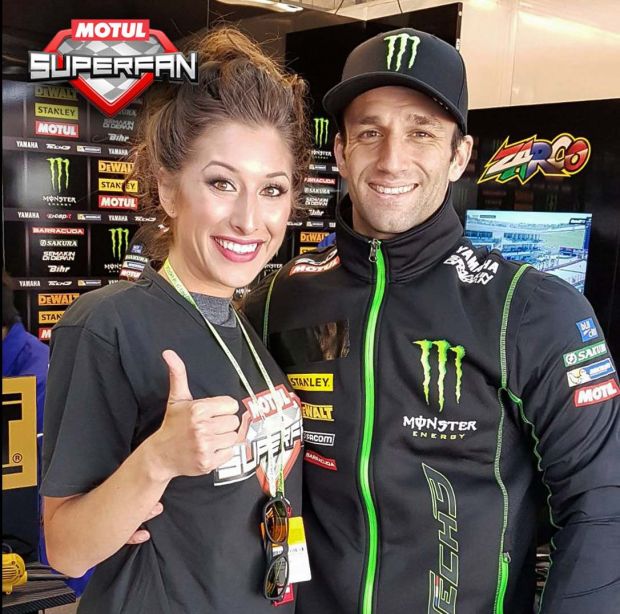 Johann Zarco (kanan) berkesempatan melayani wawancara dari pemenang Motul Superfan di MotoGP Austin 2017. (Foto-Monster Yamaha Tech 3)
