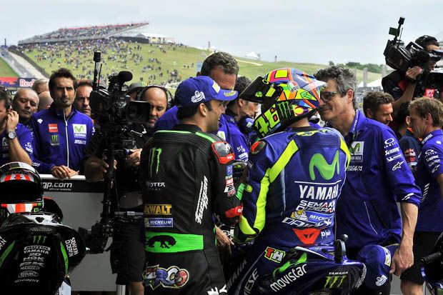 Johann Zarco (kiri) dengan Valentino Rossi di MotoGP Austin 2017. (Foto-JohannZarco1)