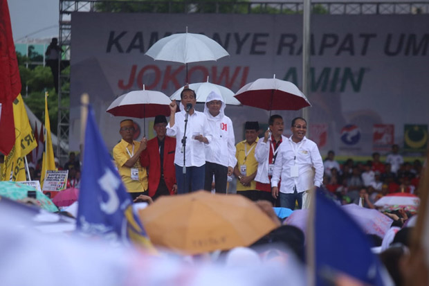 Kampanye Akbar di Makassar, Jokowi Diarak Menggunakan Becak
