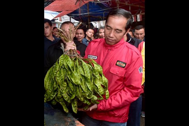 Tunggangi Motor Custom, Jokowi Blusukan ke Pasar di Tangerang