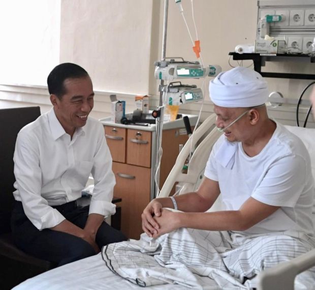 Jenguk Ustaz Arifin Ilham, Jokowi Doakan Lekas Sembuh