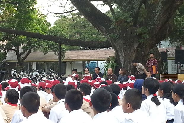 Melihat Aksi Jokowi Mendongeng Lutung Kasarung