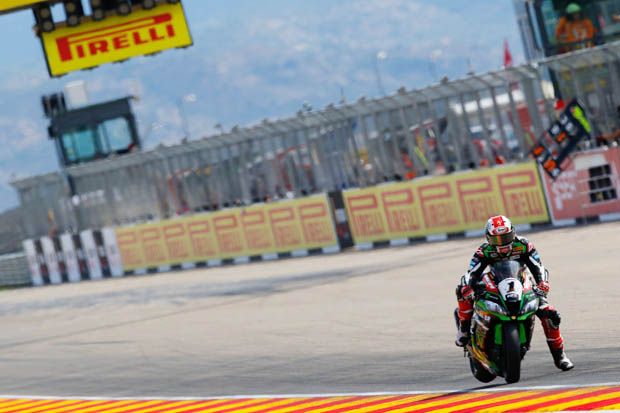 Jonathan Rea (Kawasaki Racing Team) pada latihan bebas 2 WSBK Aragon 2017. (Foto-WSBK)