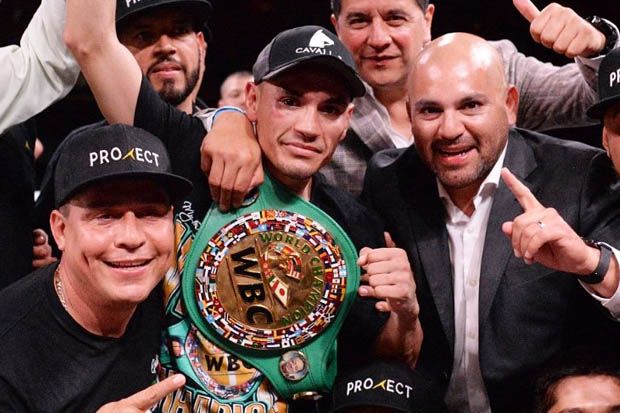 Juan Estrada Rebut Gelar Kelas Bulu Super WBC