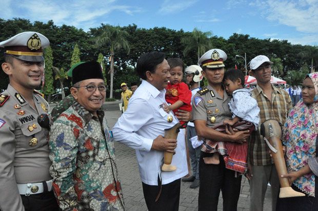 Balita Kakak dan Adik Asal Lumpur Dapat Kaki Palsu