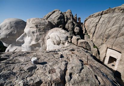 10 Misteri di Balik Monumen Sejarah Sedunia