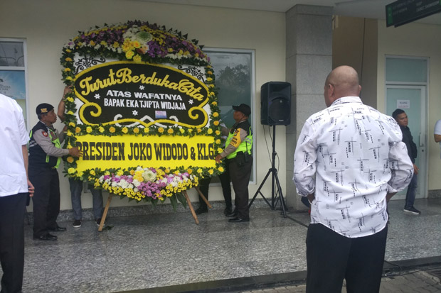 Karangan Bunga untuk Eka Tjipta Masih Berdatangan,Termasuk dari Jokowi