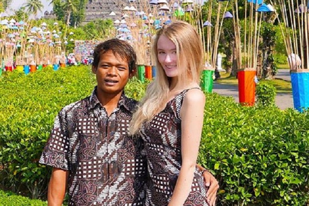 Nikahi Wanita Cantik Asal Inggris, Karna Radheya Bikin Heboh Netizen