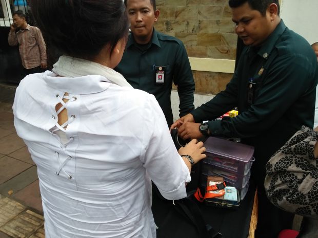 Jelang Pengambilan Nomor Urut Capres-Cawapres, KPU Dijaga Ketat