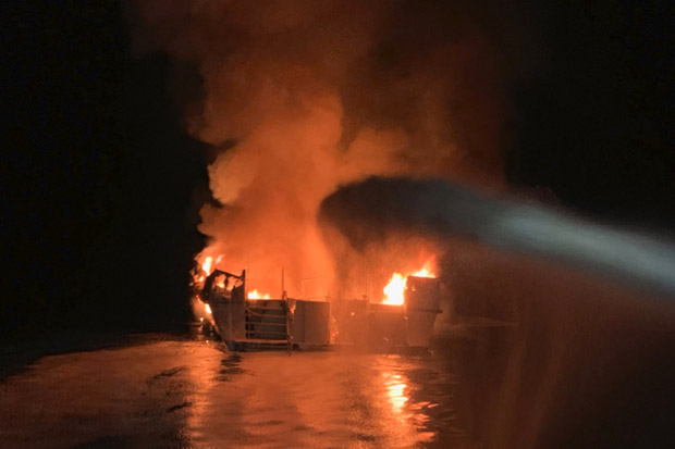 Horor, 25 Tewas dalam Kebakaran Kapal di Pulau Santa Cruz