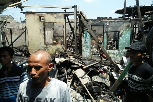Prioritas Anies Saat Tinjau Lokasi Kebakaran di Taman Kota