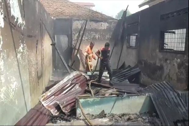 3 Rumah di Kawasan Padat Penduduk Ludes Terbakar