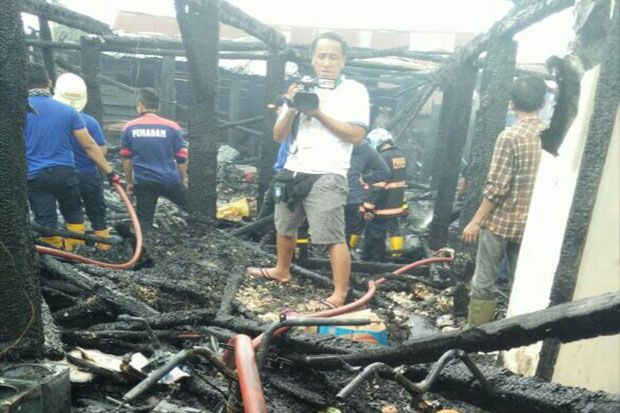 Kebakaran di Pemukiman Padat, 1 Rumah dan 6 Bedeng Ludes